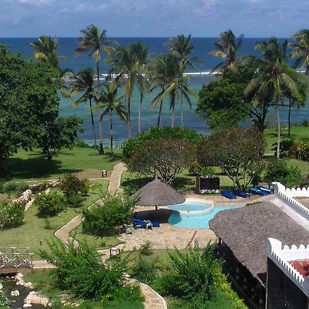 Hill Park Hotel - Tiwi Beach Екстериор снимка