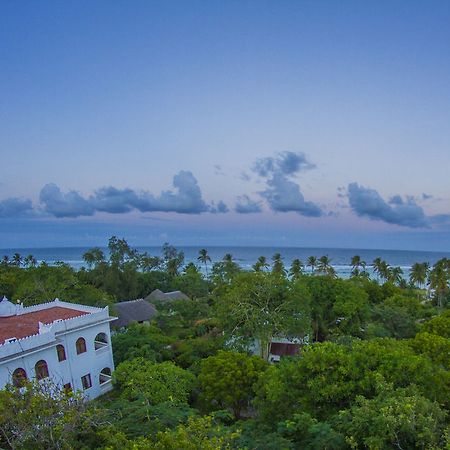 Hill Park Hotel - Tiwi Beach Екстериор снимка
