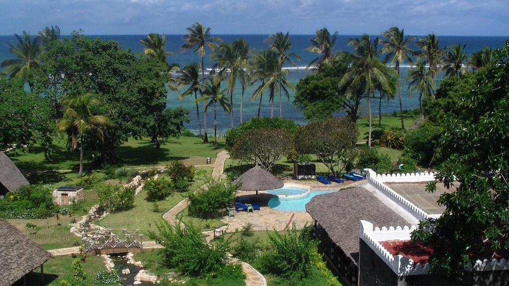 Hill Park Hotel - Tiwi Beach Екстериор снимка