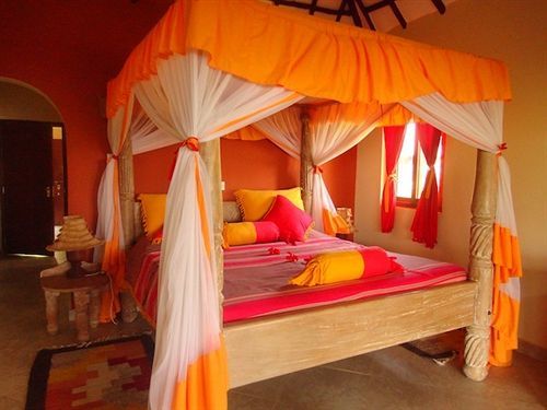 Hill Park Hotel - Tiwi Beach Екстериор снимка
