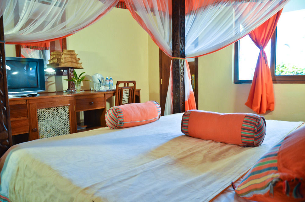 Hill Park Hotel - Tiwi Beach Екстериор снимка