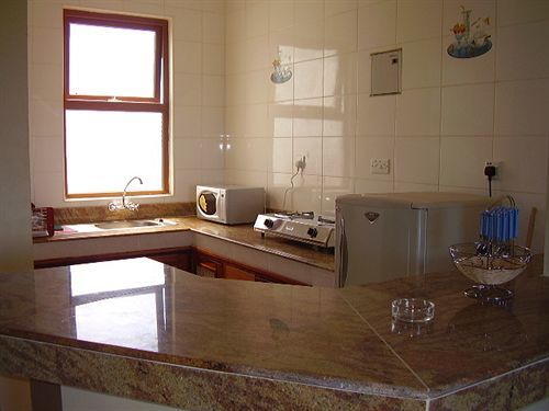 Hill Park Hotel - Tiwi Beach Екстериор снимка